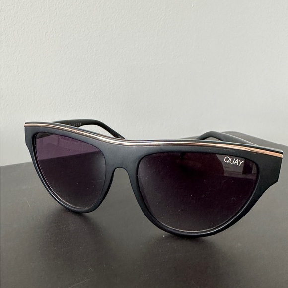 Quay Sunglasses - Picture 1 of 2